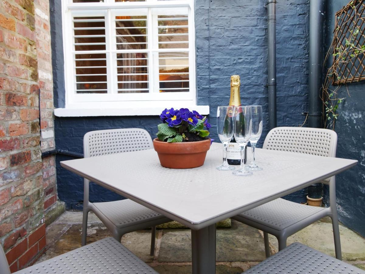 Bar Wall Cottage-City Wall Views-Sleeps 5 York Eksteriør bilde